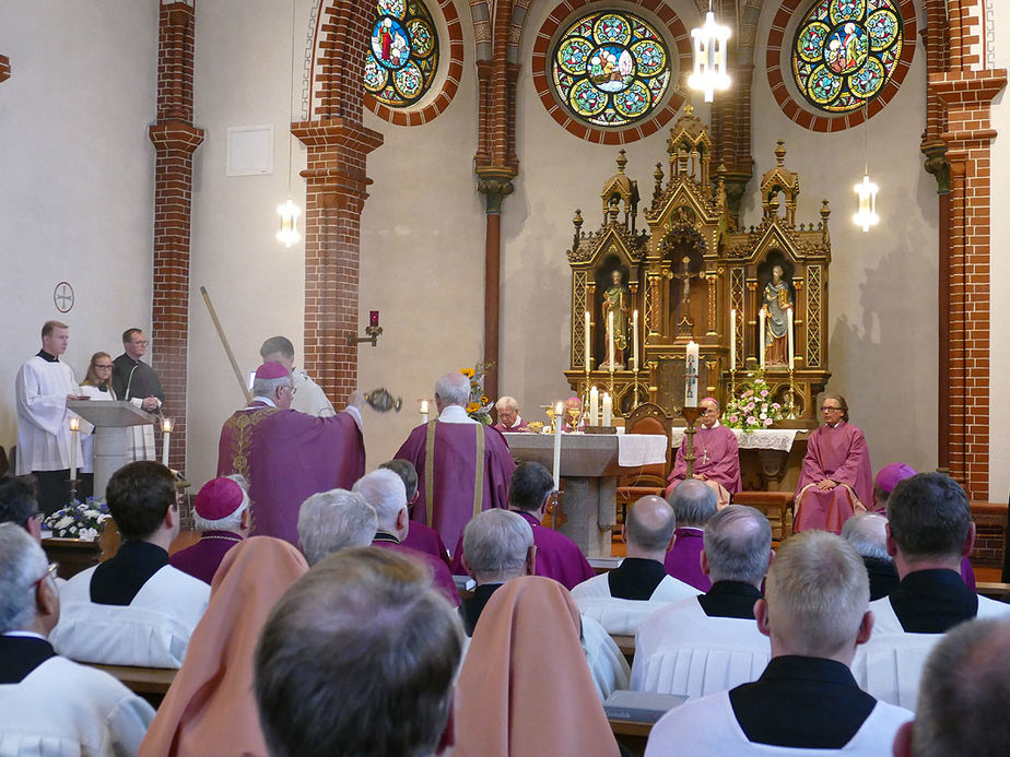Pontifikalrequiem und Beisetzung von Weihbischof em. Johannes Kapp (Foto: Karl-Franz Thiede)